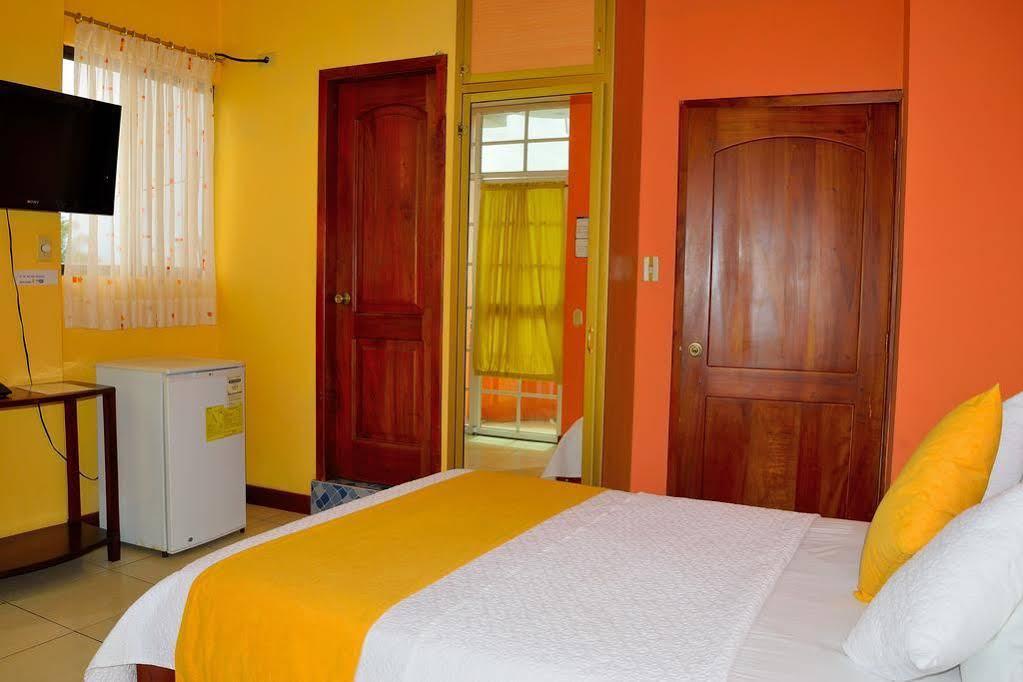 Hostal Carliza Пуэрто-Айора Экстерьер фото