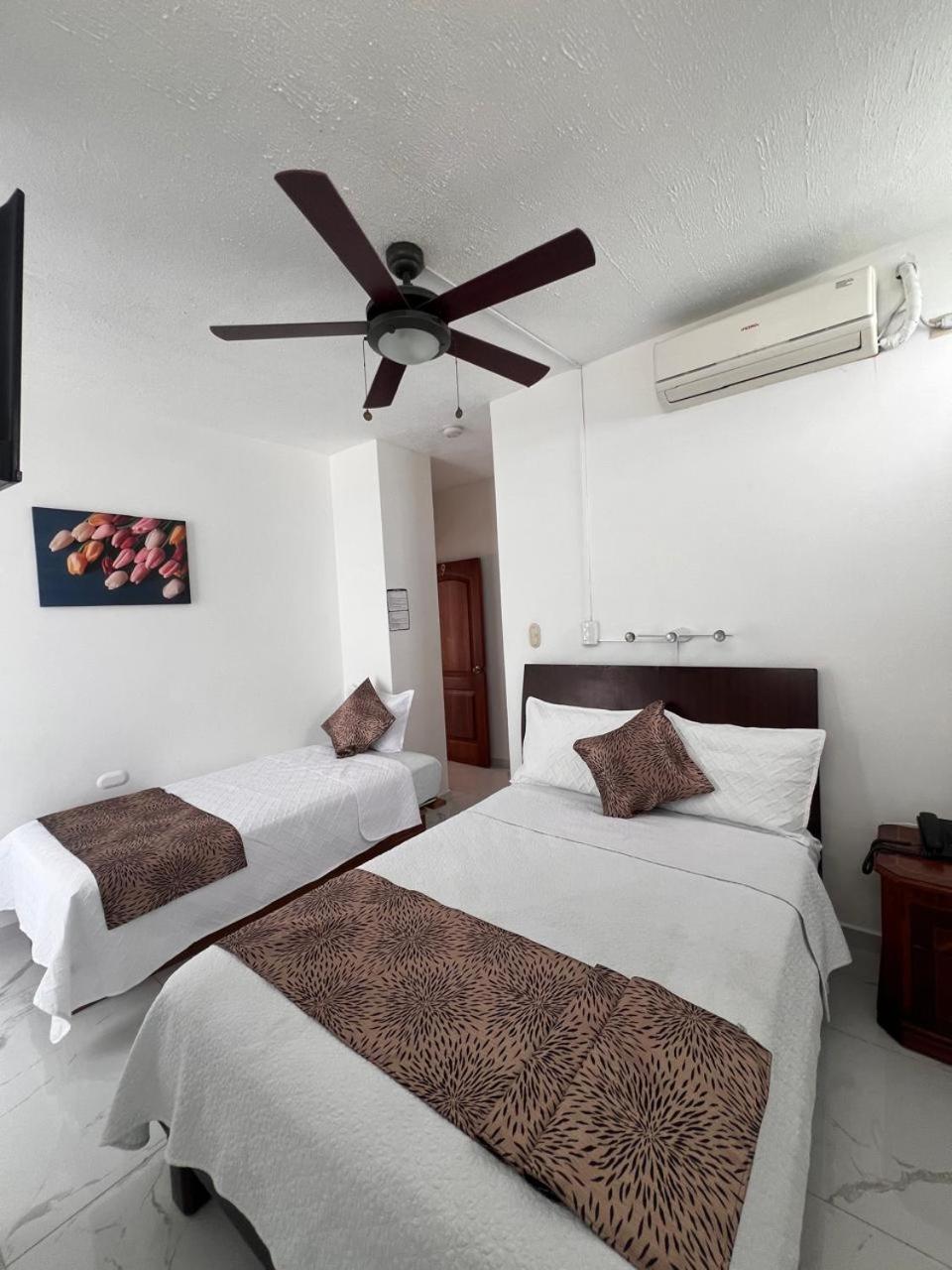 Hostal Carliza Пуэрто-Айора Экстерьер фото