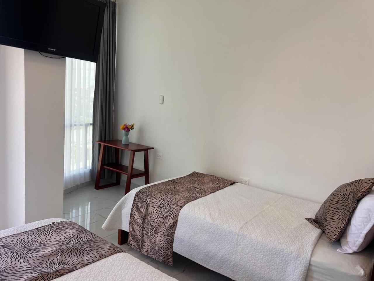 Hostal Carliza Пуэрто-Айора Экстерьер фото