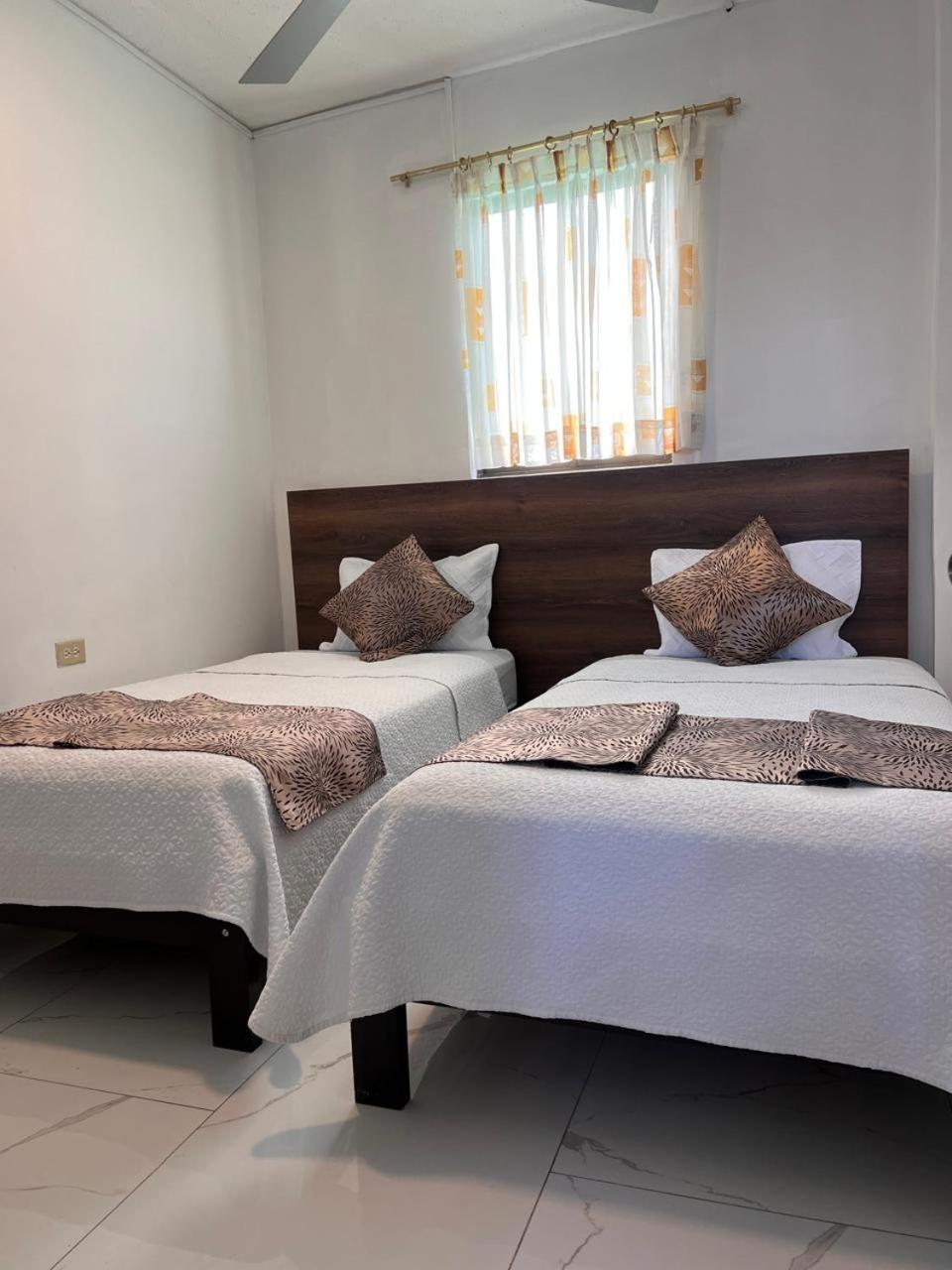 Hostal Carliza Пуэрто-Айора Экстерьер фото